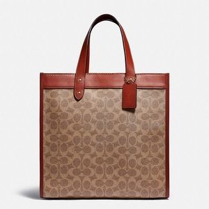 Coach - Field Tote In Signature Canvas With Horse And Carriage Print